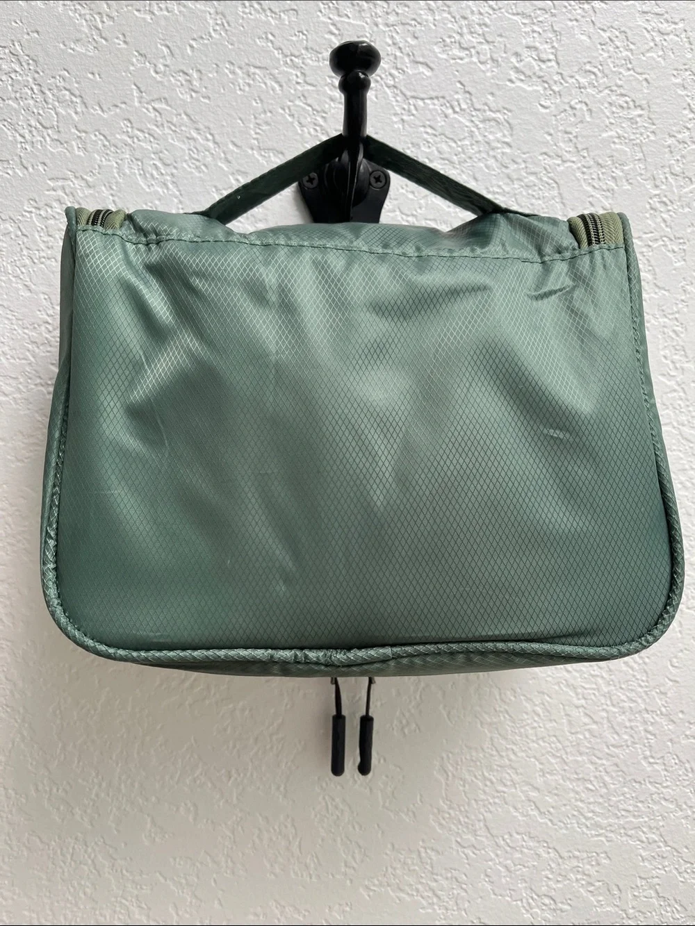Travelon Hanging Toiletry Bag in Sage Green